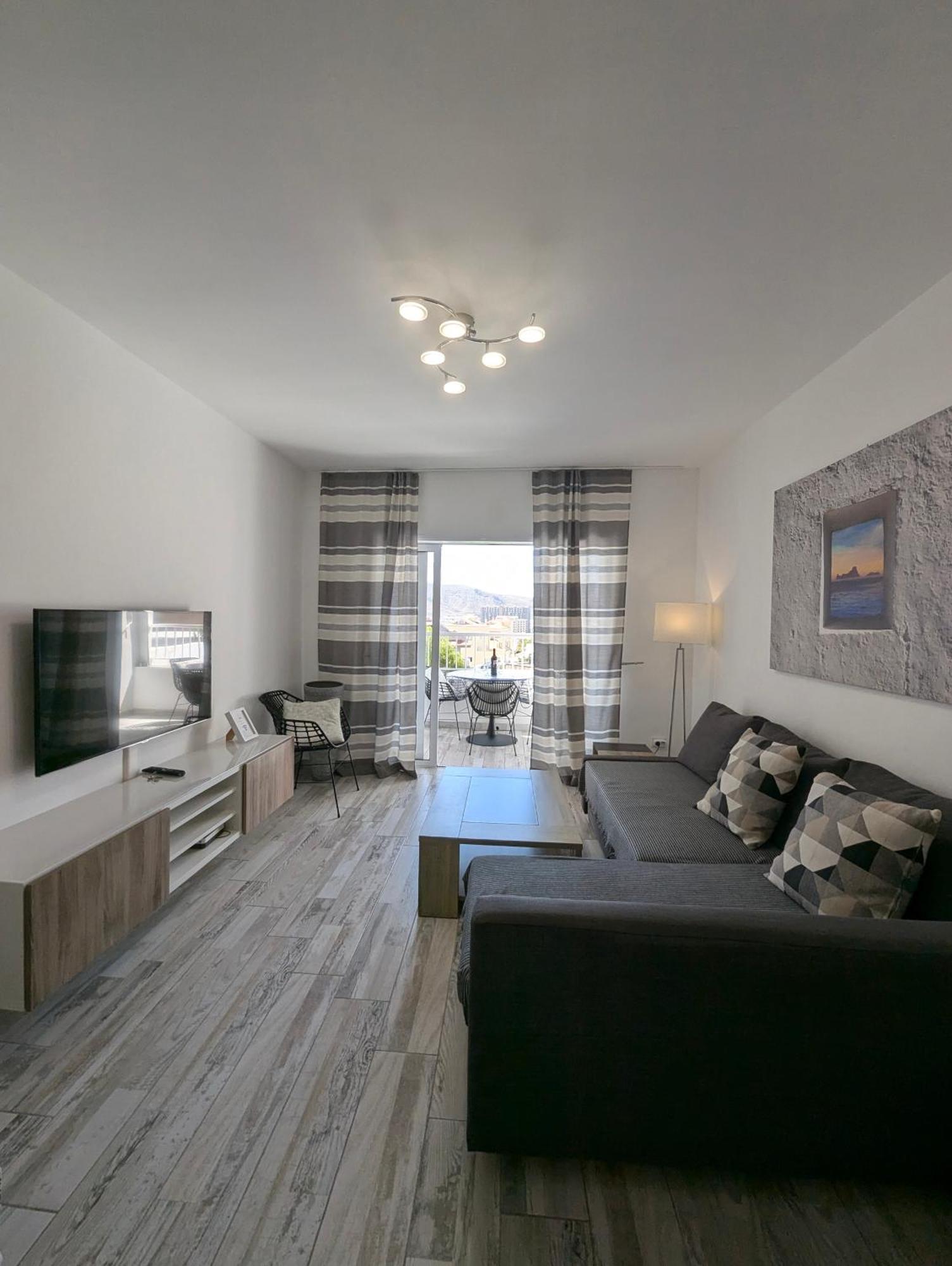 Cozy Apartment In Los Cristianos Guincho  Extérieur photo
